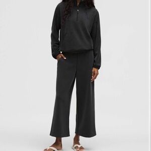Lululemon Softstreme High-Rise Wide-Leg Cropped Pant
Black